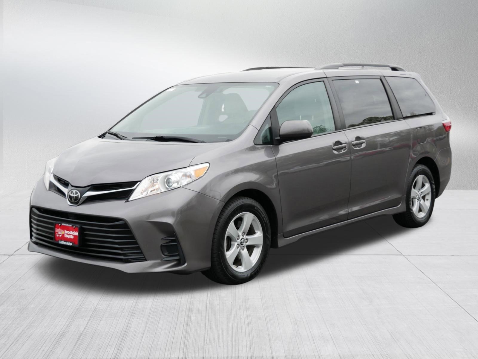Used 2019 Toyota Sienna LE FWD image 3