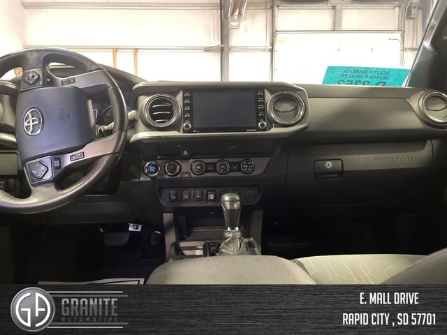 Used 2020 Toyota Tacoma TRD Sport w/ Technology Package image 18