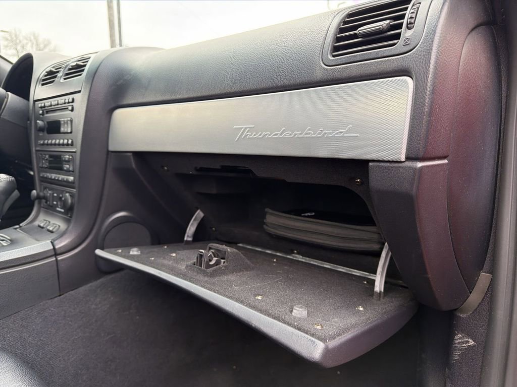 Used 2005 Ford Thunderbird image 28