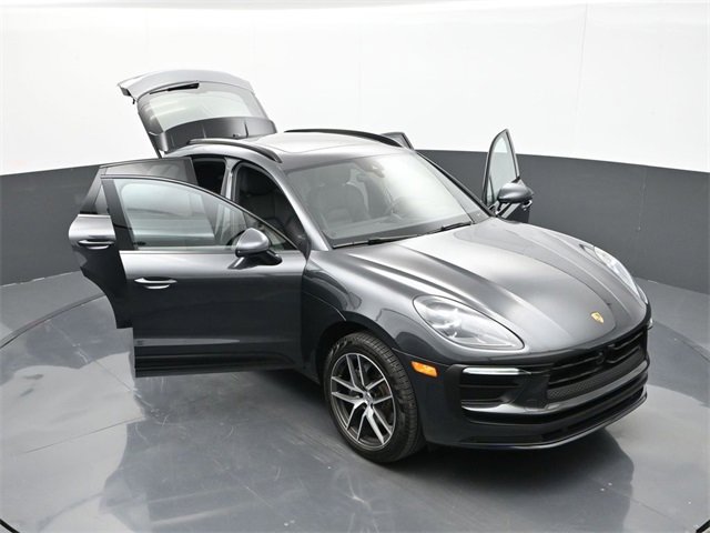 Used 2025 Porsche Macan image 28