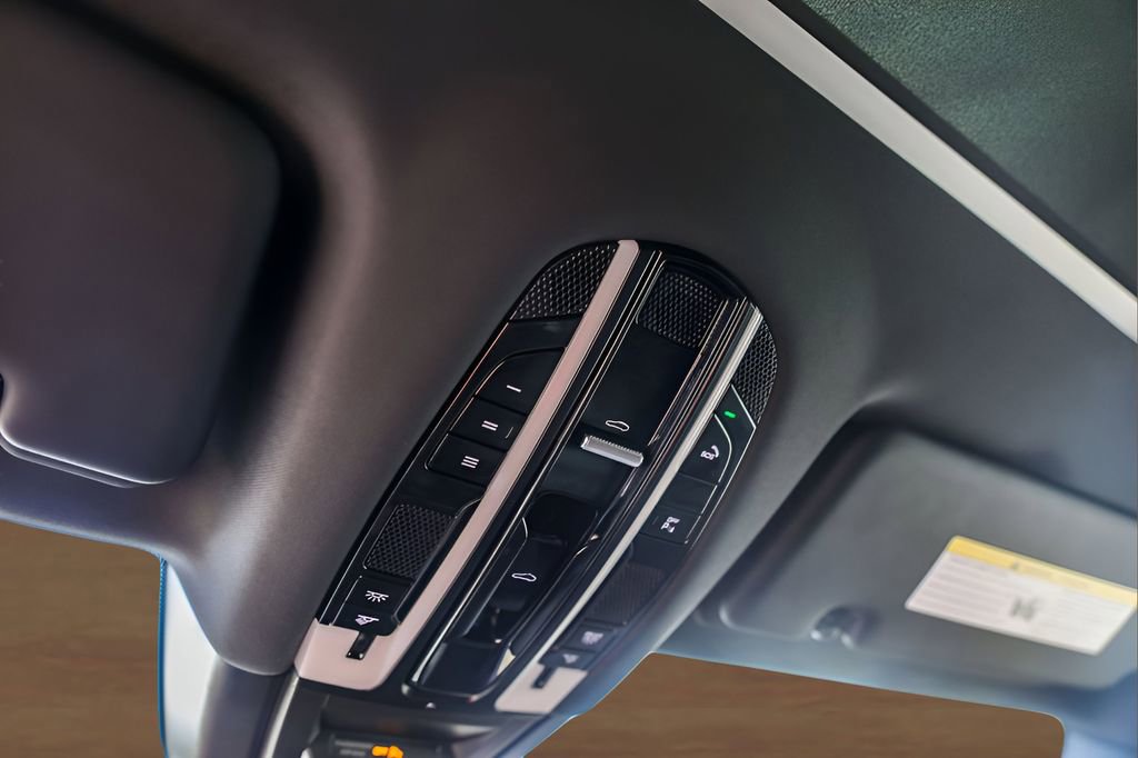 Used 2021 Porsche Cayenne image 22