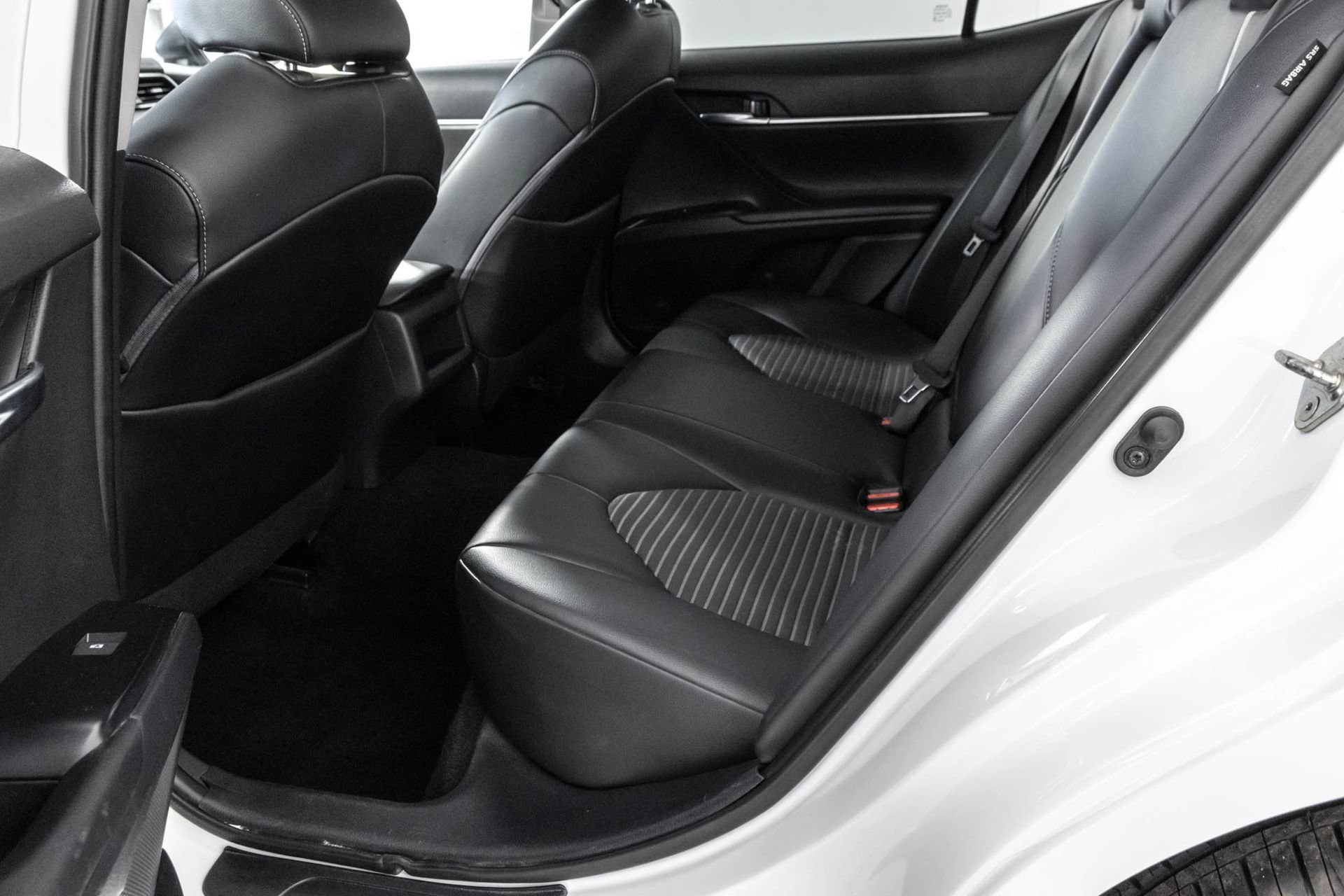 Used 2020 Toyota Camry SE AWD/4WD image 35