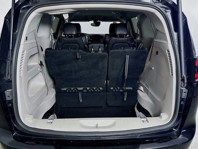 Used 2023 Chrysler Pacifica Touring-L image 25