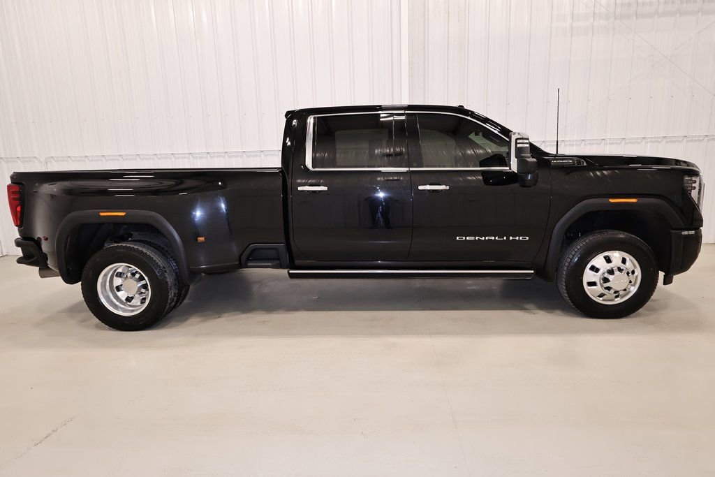 Used 2026 GMC Sierra 3500 Denali Ultimate image 2