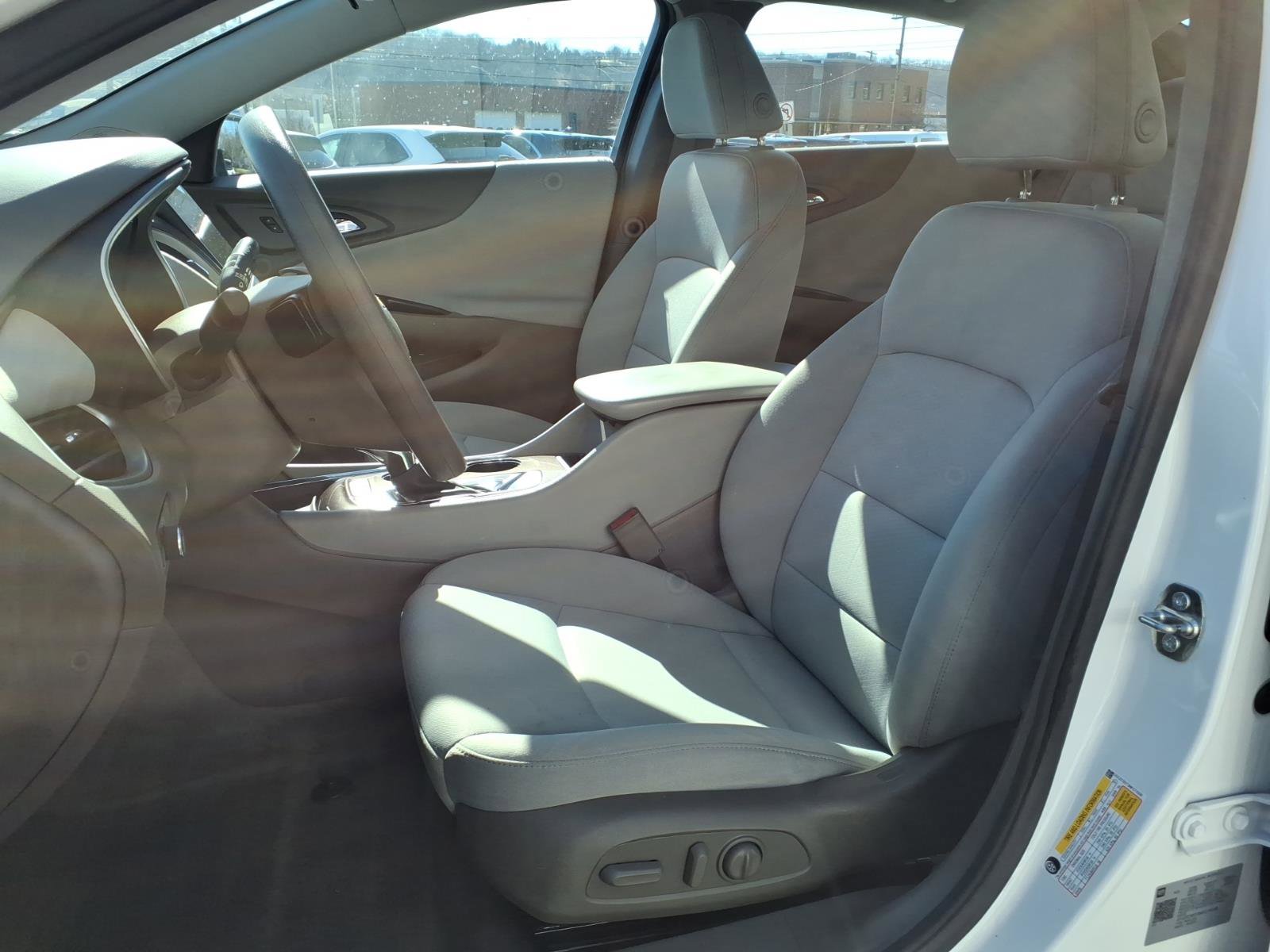 Used 2022 Chevrolet Malibu LS w/ Driver Confidence Package image 8