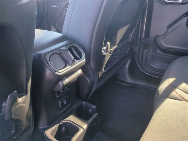 Used 2025 Jeep Wrangler Unlimited Rubicon image 19