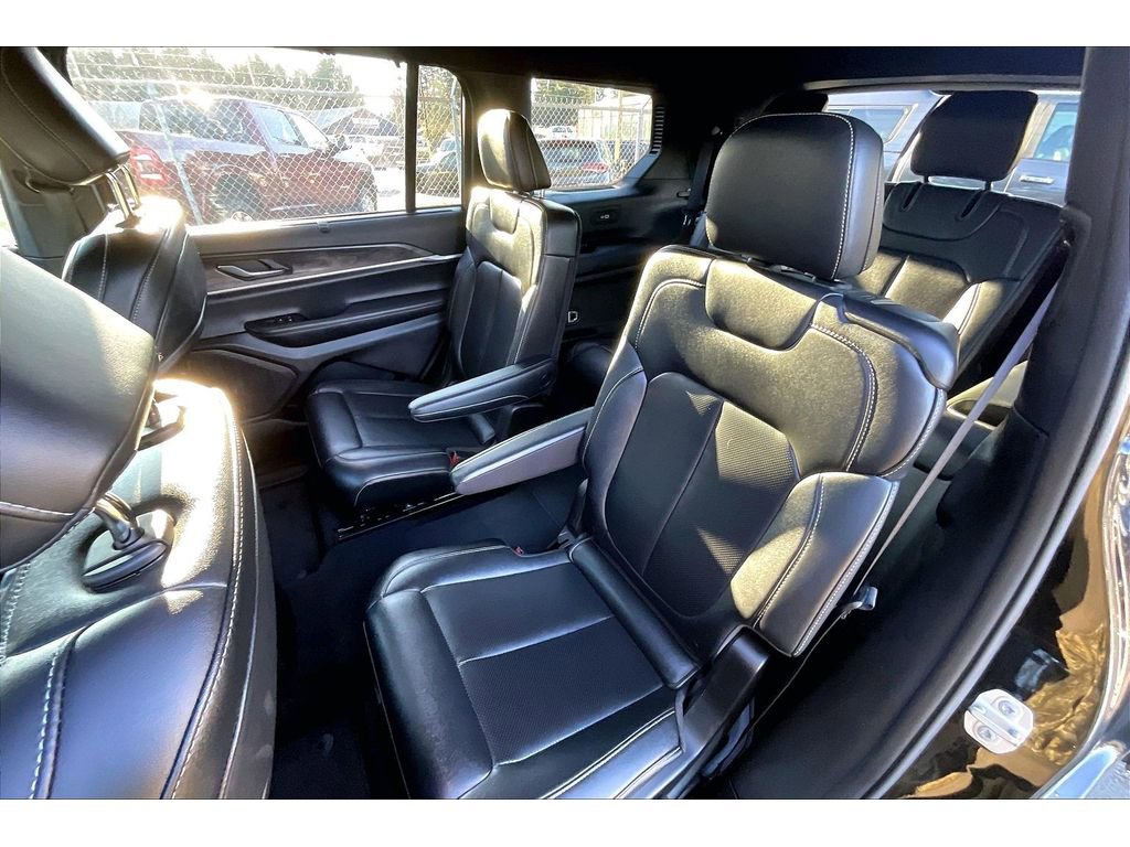 Used 2024 Jeep Grand Cherokee L Limited w/ Luxury Tech Group II image 26