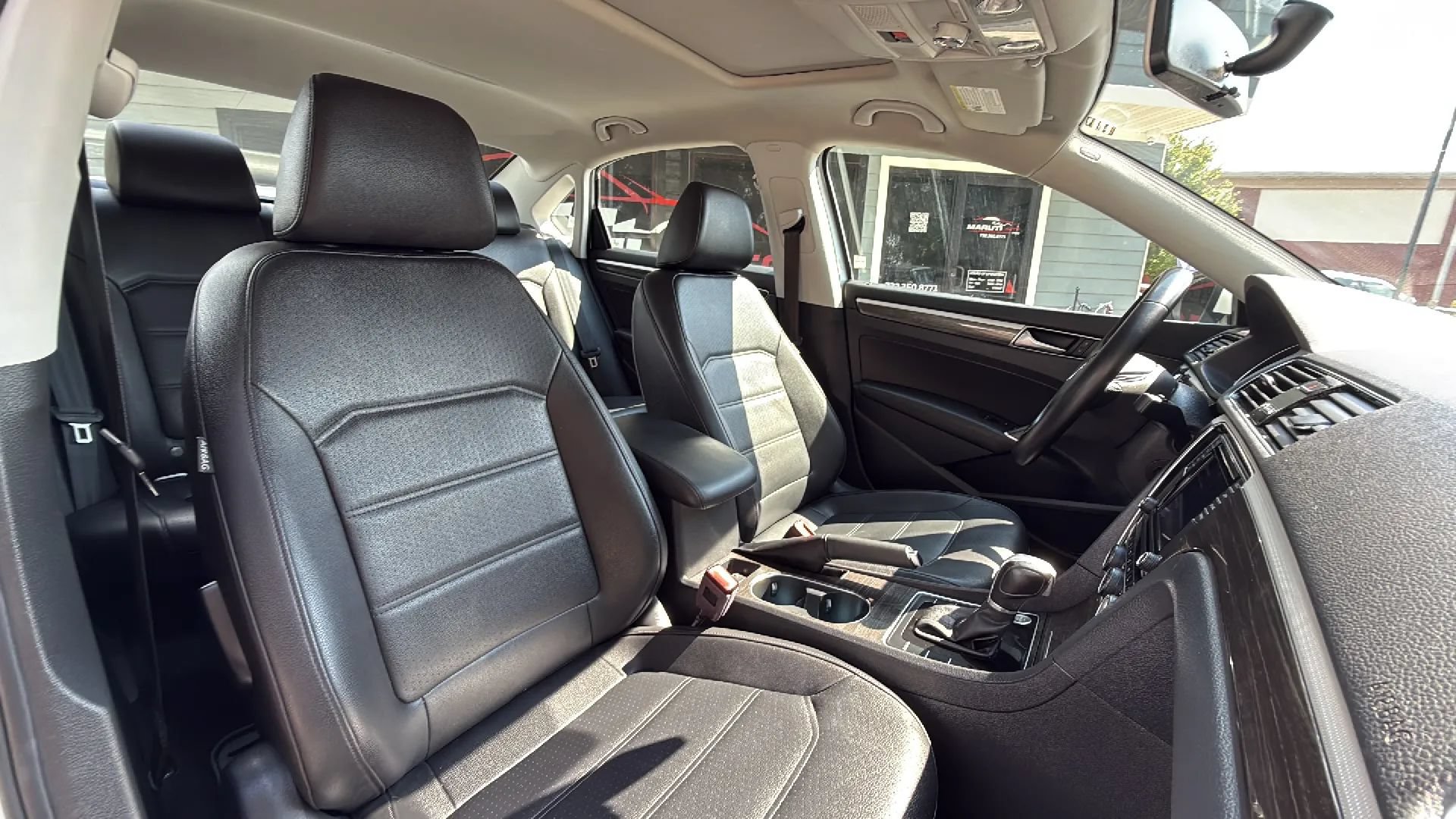 Used 2018 Volkswagen Passat 2.0T SE FWD image 28