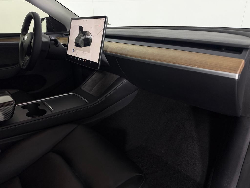 Used 2025 Tesla Model Y Long Range RWD image 14