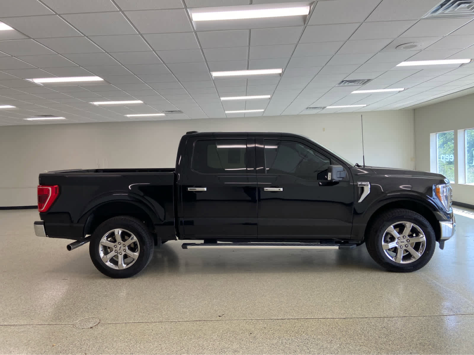 Used 2022 Ford F150 XLT w/ Equipment Group 302A High image 7
