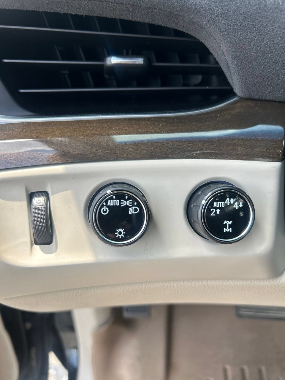 Used 2020 Cadillac Escalade Luxury AWD/4WD image 14