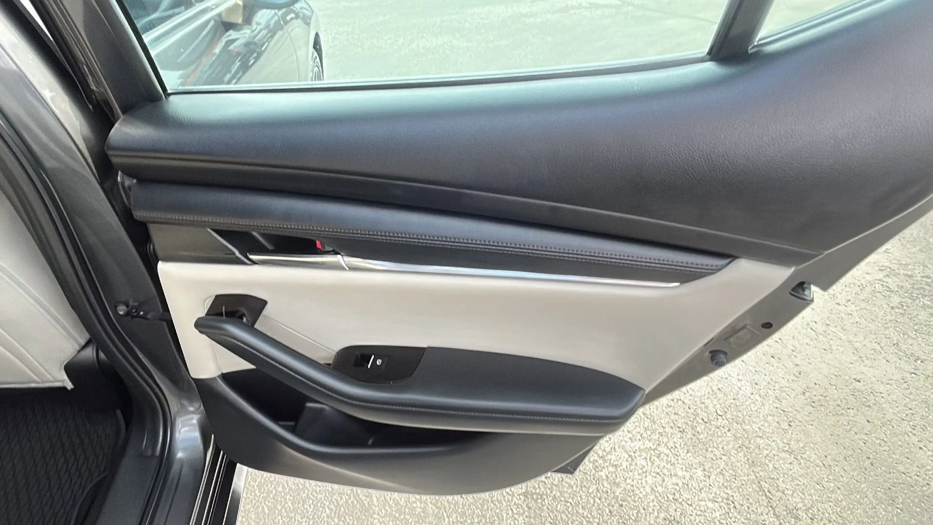 Used 2023 MAZDA MAZDA3 s image 14