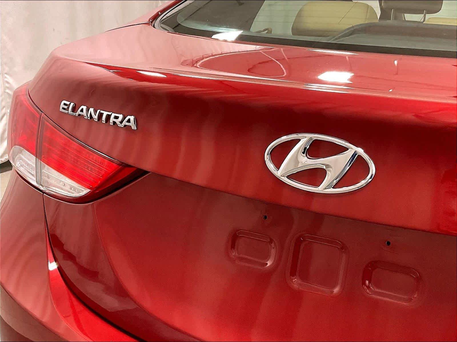Used 2013 Hyundai Elantra GLS w/ Preferred Pkg FWD image 28