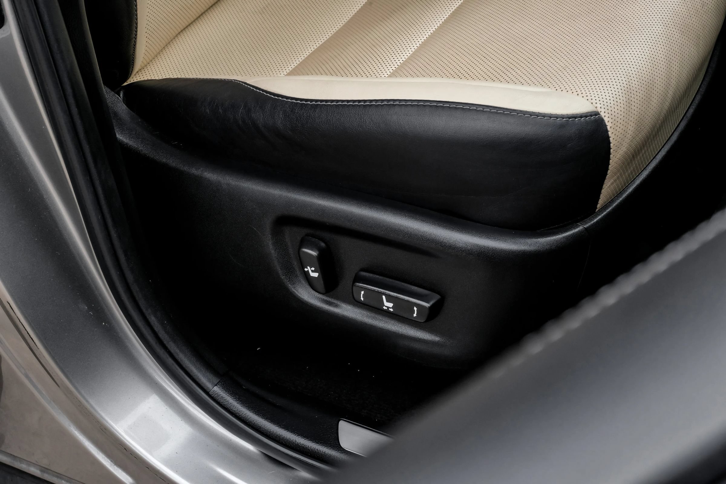 Used 2016 Lexus NX 300h FWD w/ Luxury Package image 41