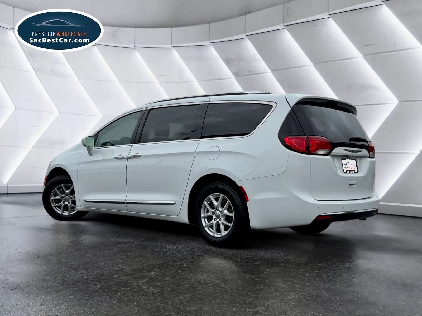 Used 2020 Chrysler Pacifica Touring-L image 6