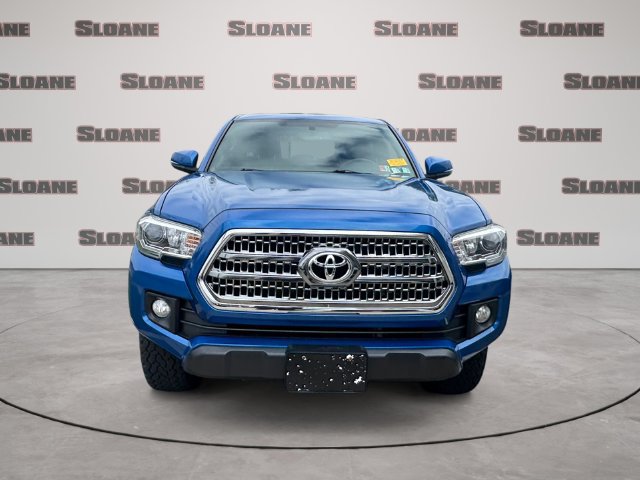 Used 2017 Toyota Tacoma TRD Off-Road w/ Premium & Technology Package AWD/4WD image 8