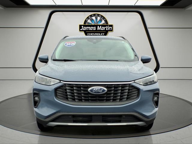 Used 2024 Ford Escape SE w/ Class II Trailer Tow Package image 2
