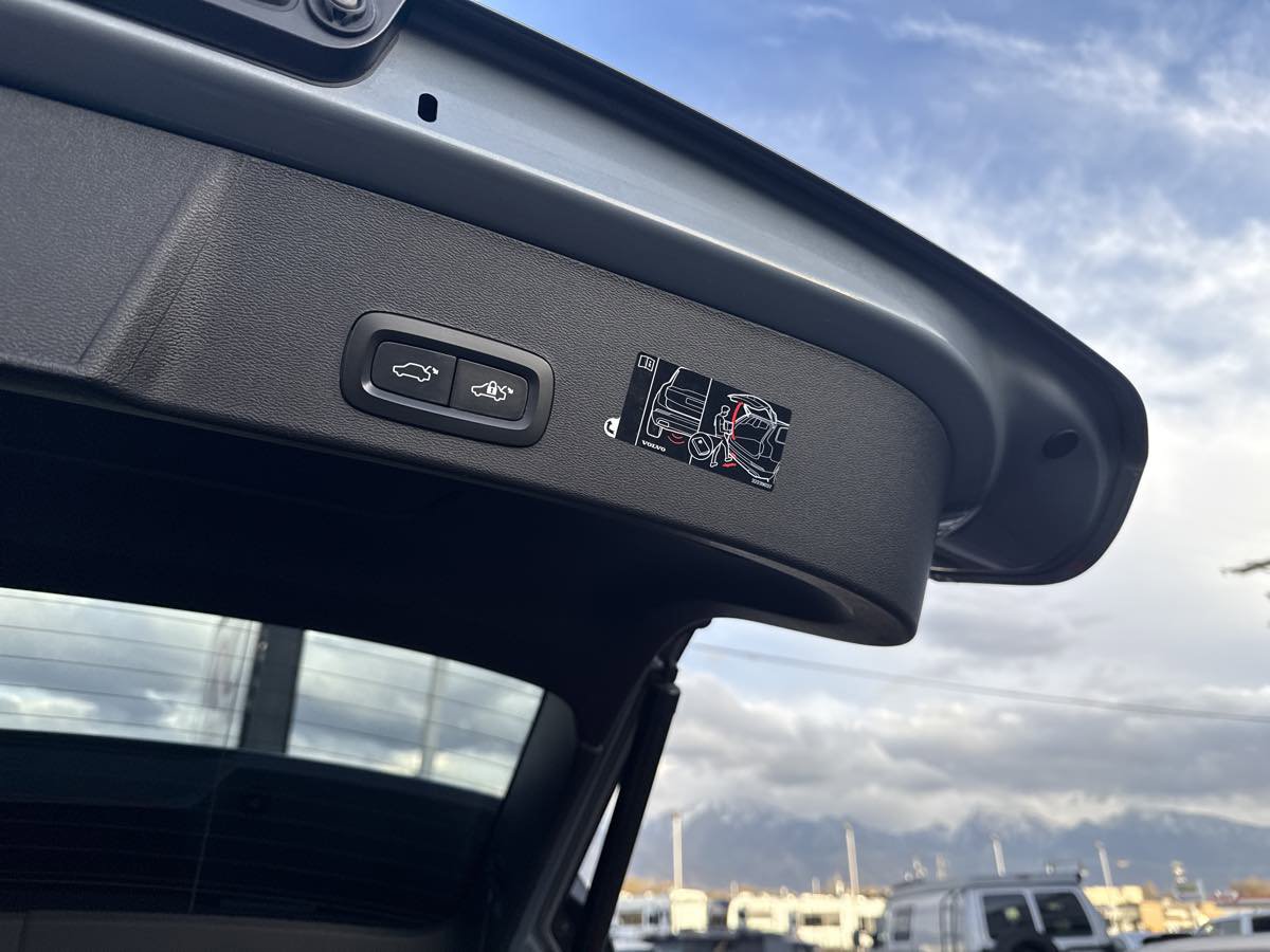 Used 2020 Volvo XC40 T5 Inscription w/ Protection Package Premier image 18