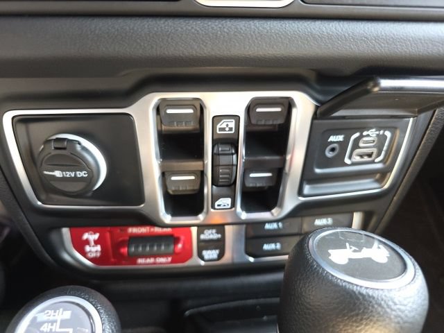 Used 2024 Jeep Wrangler Unlimited Rubicon w/ Convenience Group AWD/4WD image 18