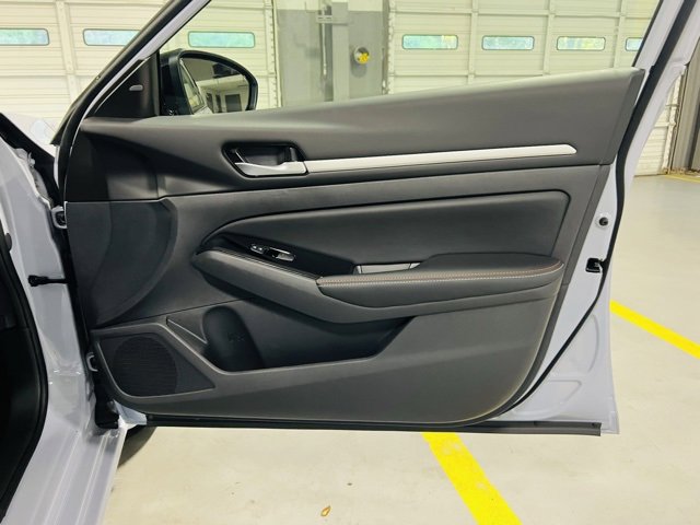 New 2025 Nissan Altima 2.5 SR w/ SR Premium Package image 32