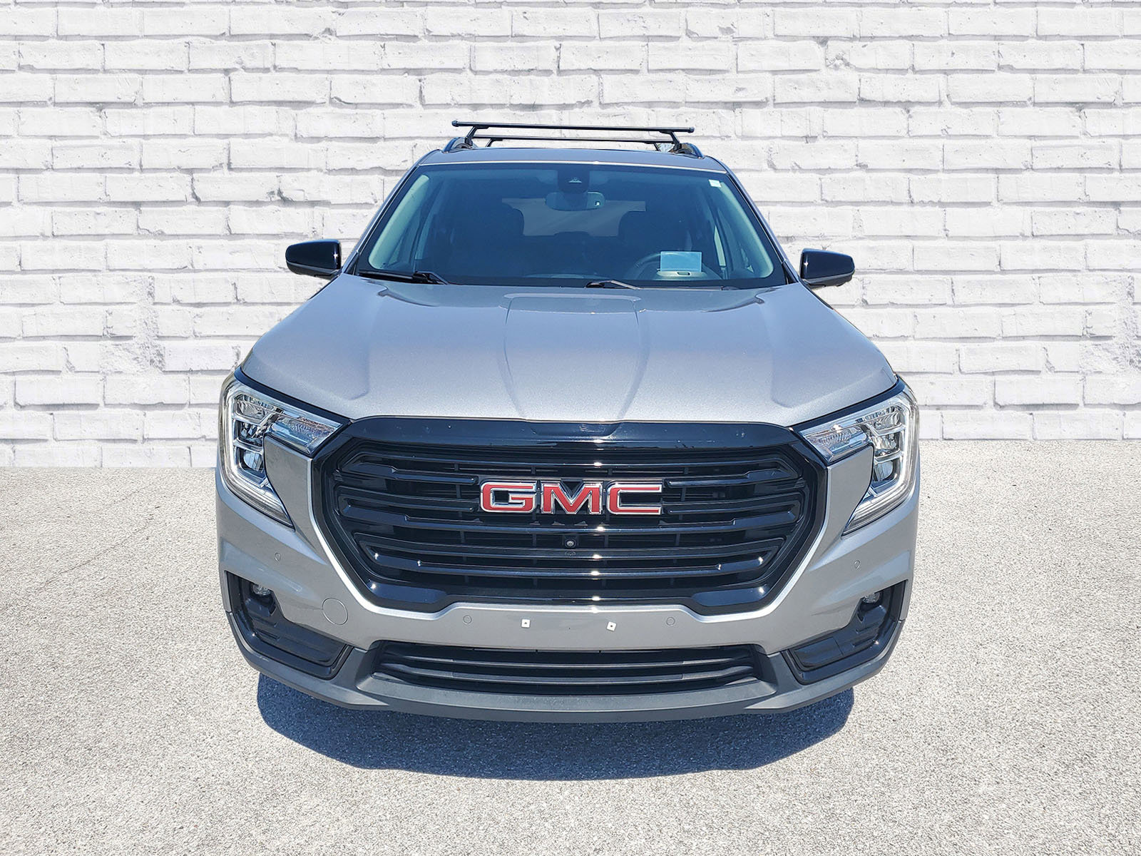 Used 2023 GMC Terrain SLT w/ Infotainment Package II FWD image 2