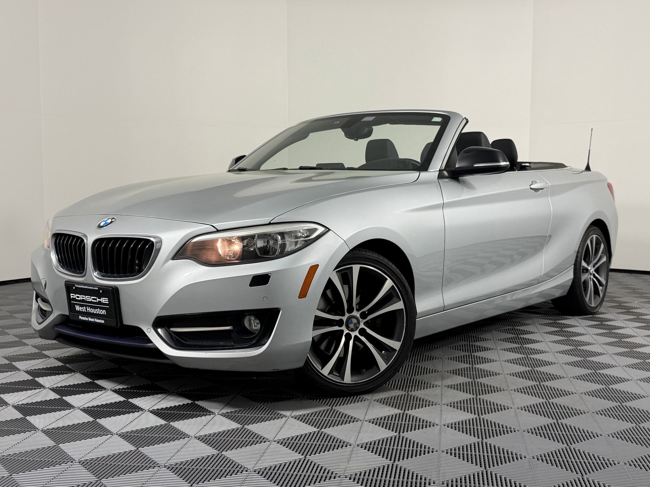 Used 2015 BMW 228i xDrive Convertible image 1