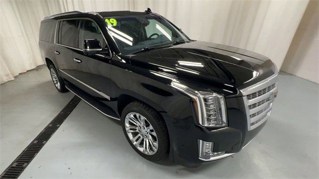 Used 2019 Cadillac Escalade ESV Premium Luxury w/ LPO, Radiant Package image 2