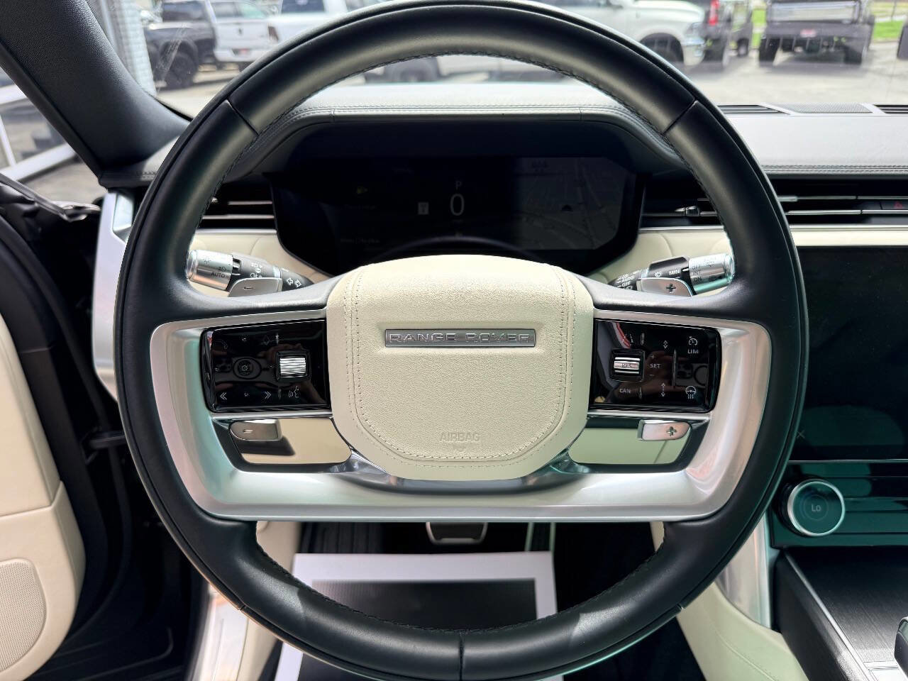 Used 2022 Land Rover Range Rover Long Wheelbase SE image 19
