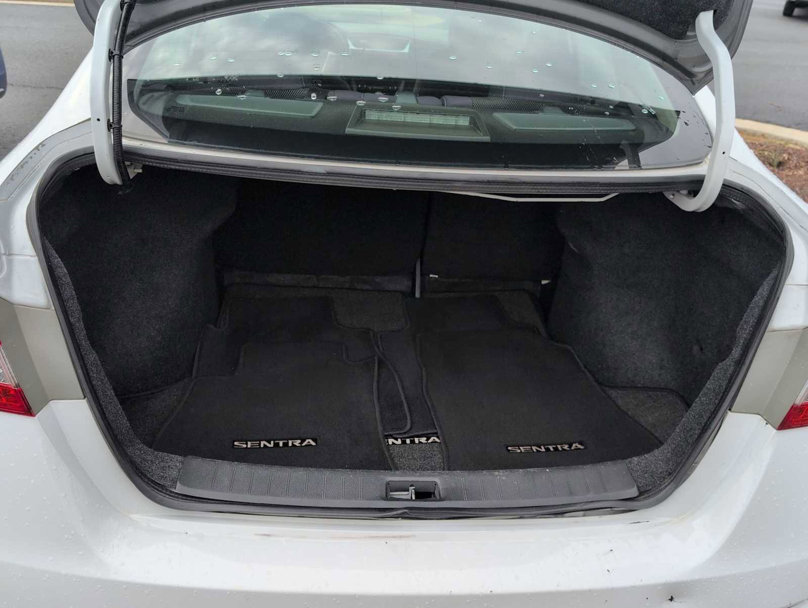 Used 2015 Nissan Sentra S image 30