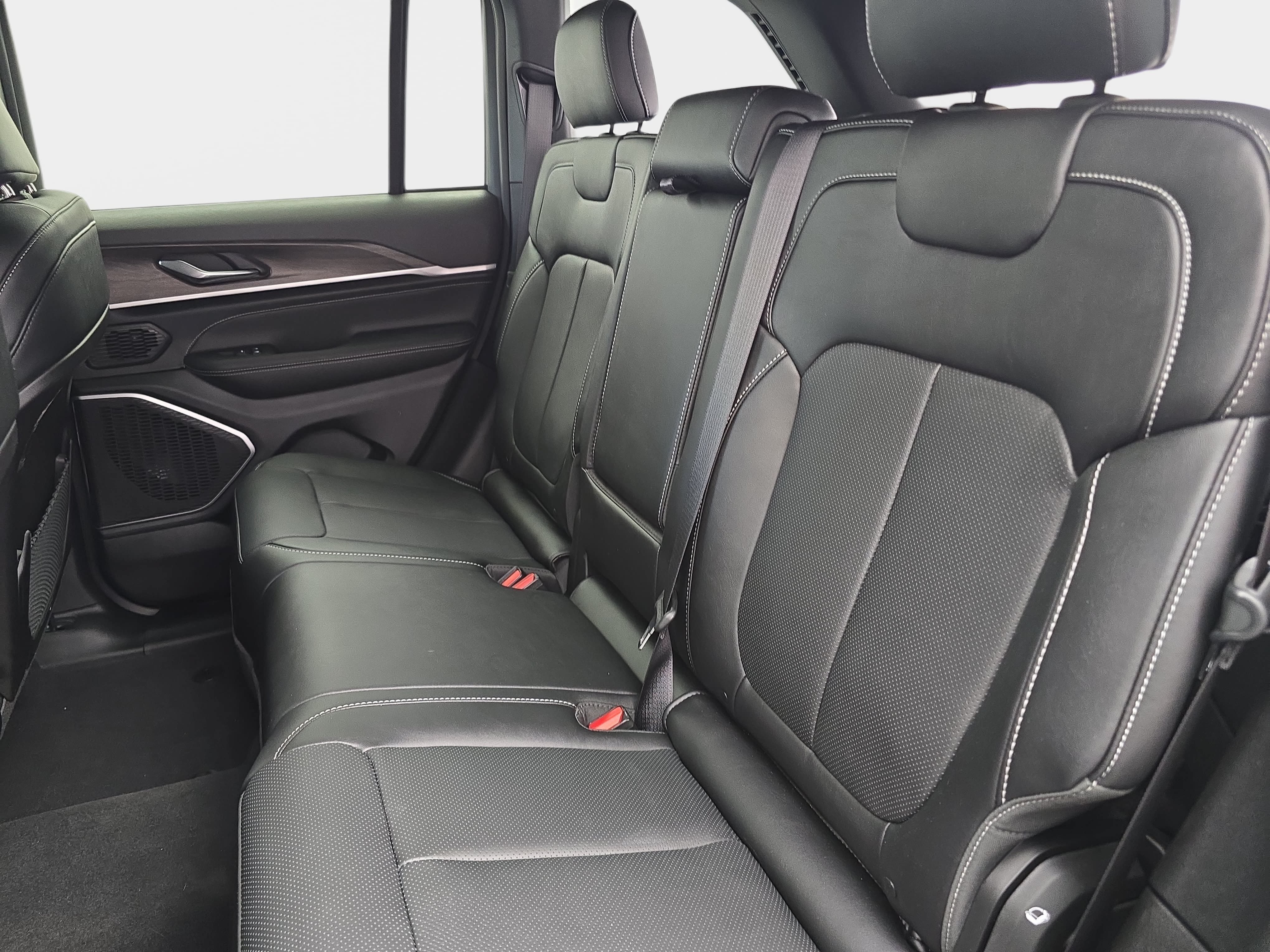 Used 2026 Jeep Grand Cherokee Limited AWD/4WD image 14