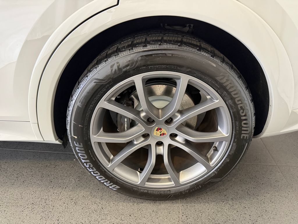 Certified 2024 Porsche Cayenne Coupe AWD/4WD image 11
