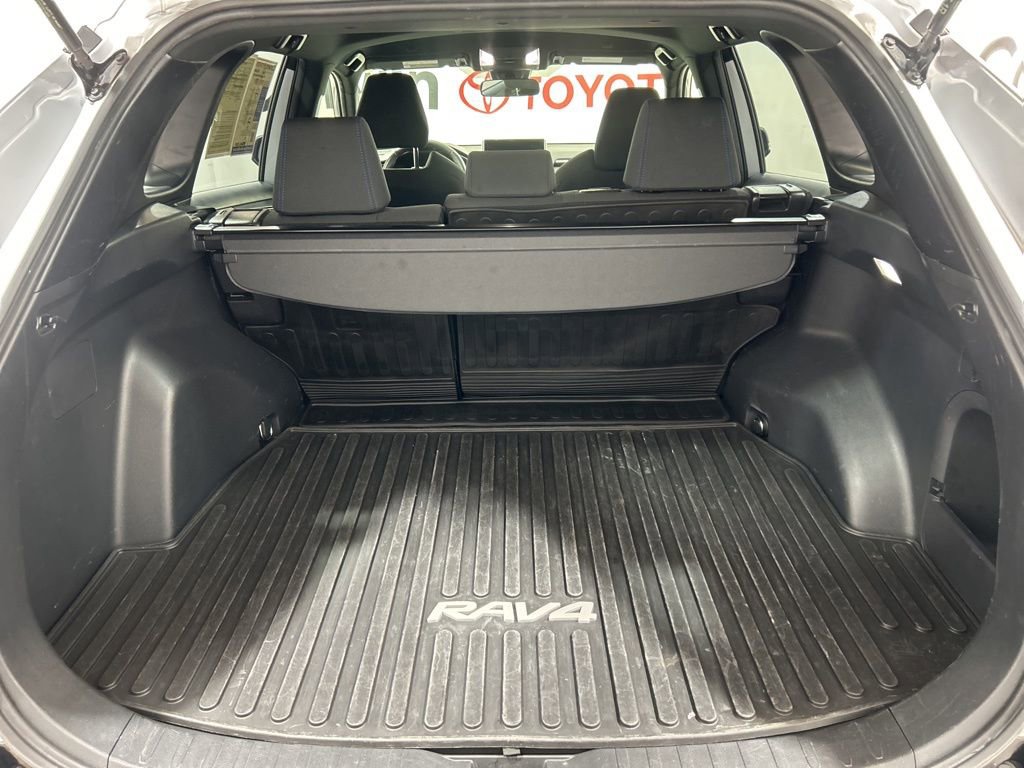 Used 2023 Toyota RAV4 SE image 19