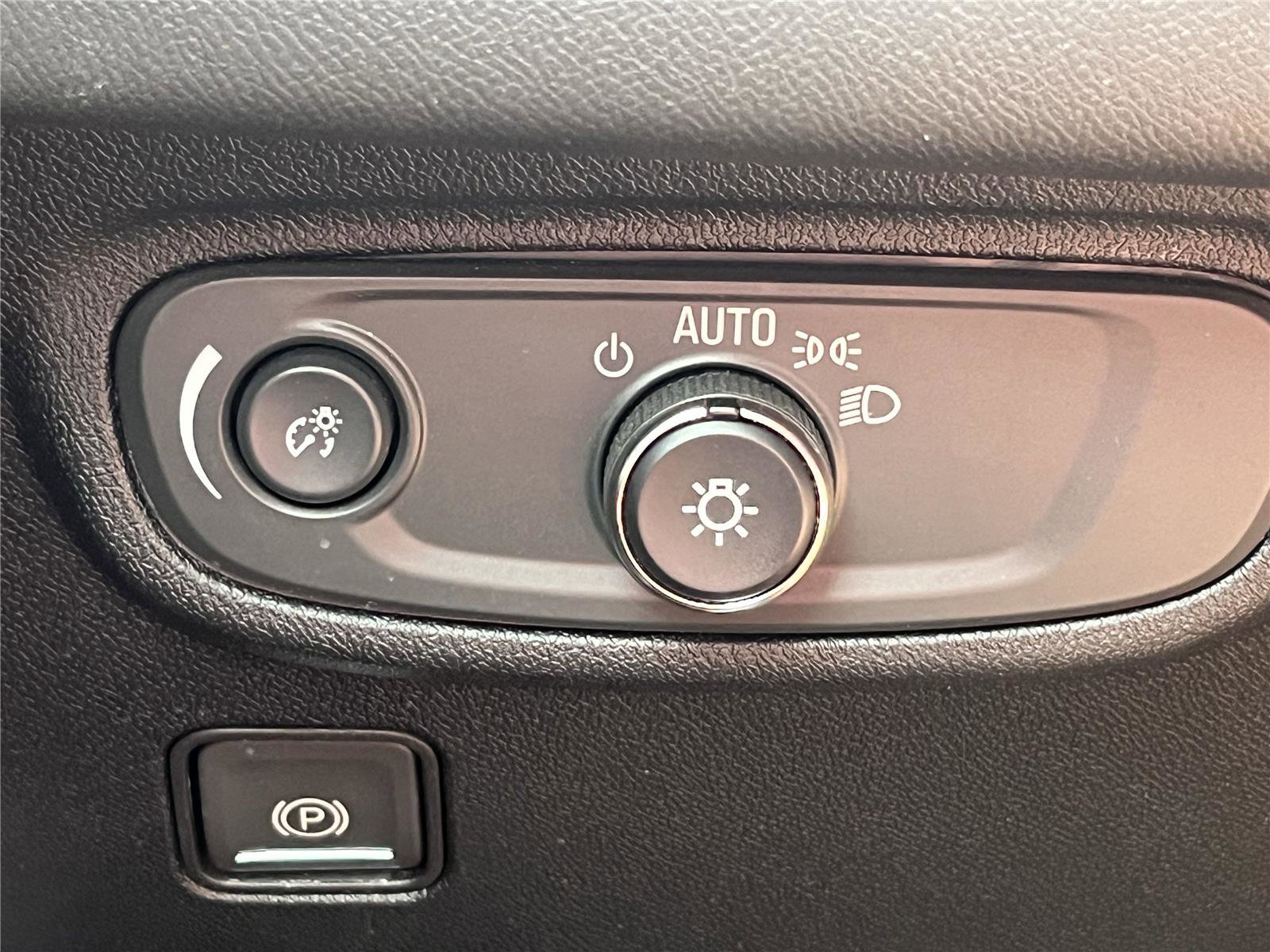 Used 2024 GMC Terrain SLE image 19