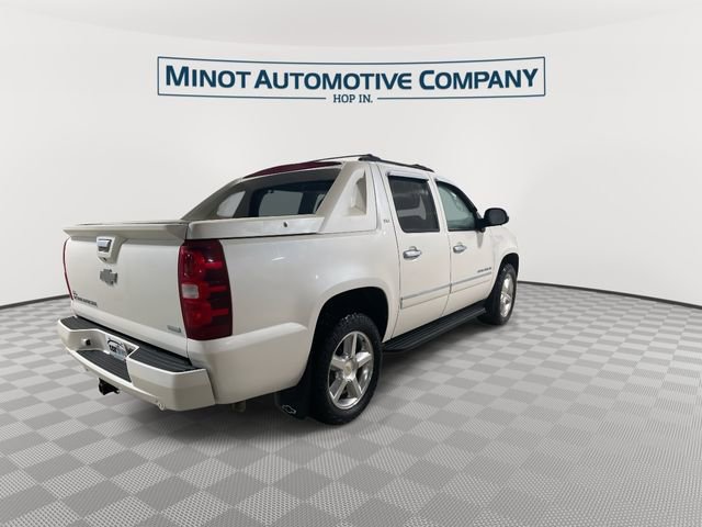 Used 2011 Chevrolet Avalanche LTZ image 8