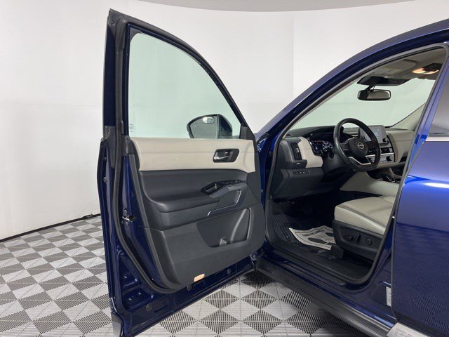 Used 2022 Nissan Pathfinder SL AWD/4WD image 14