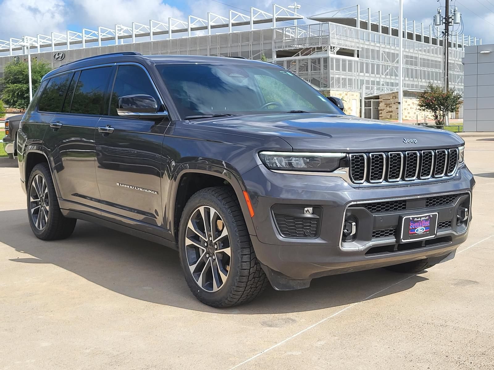 Used 2021 Jeep Grand Cherokee L Overland w/ Luxury Tech Group IV AWD/4WD video 3