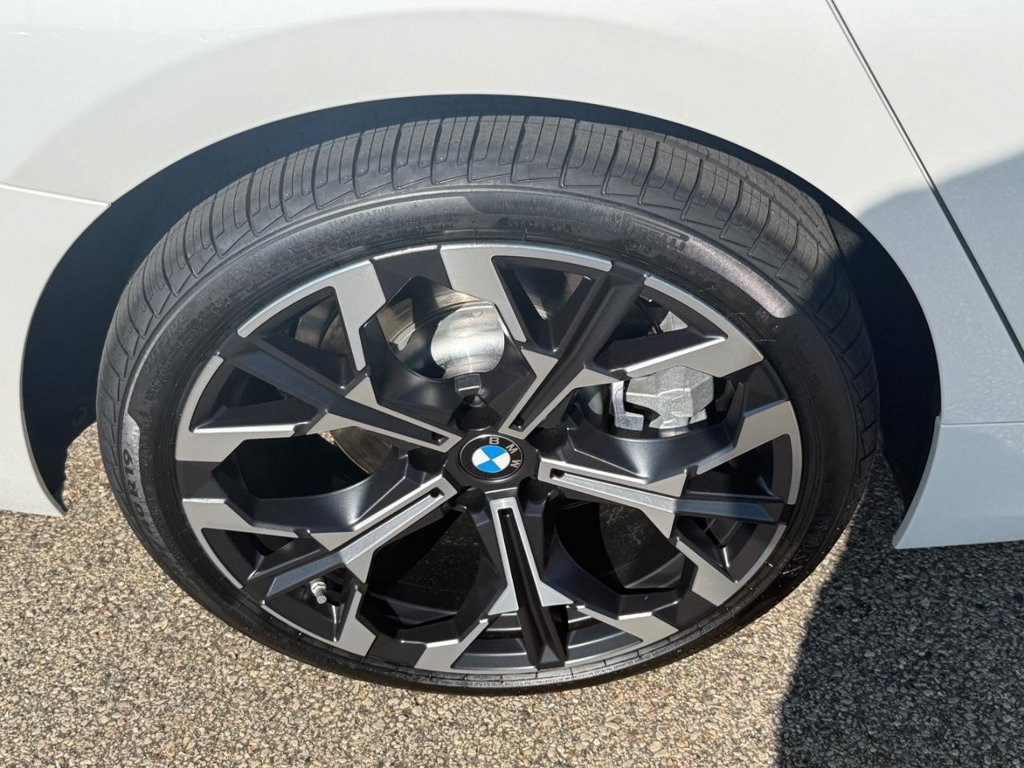 New 2026 BMW 330i xDrive Sedan AWD/4WD image 4