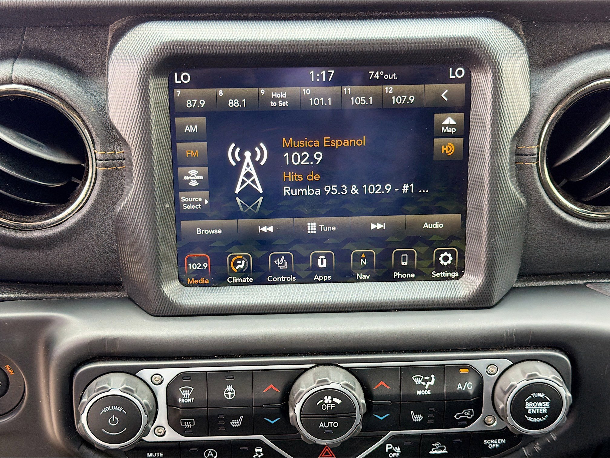 Used 2021 Jeep Gladiator Overland AWD/4WD image 28
