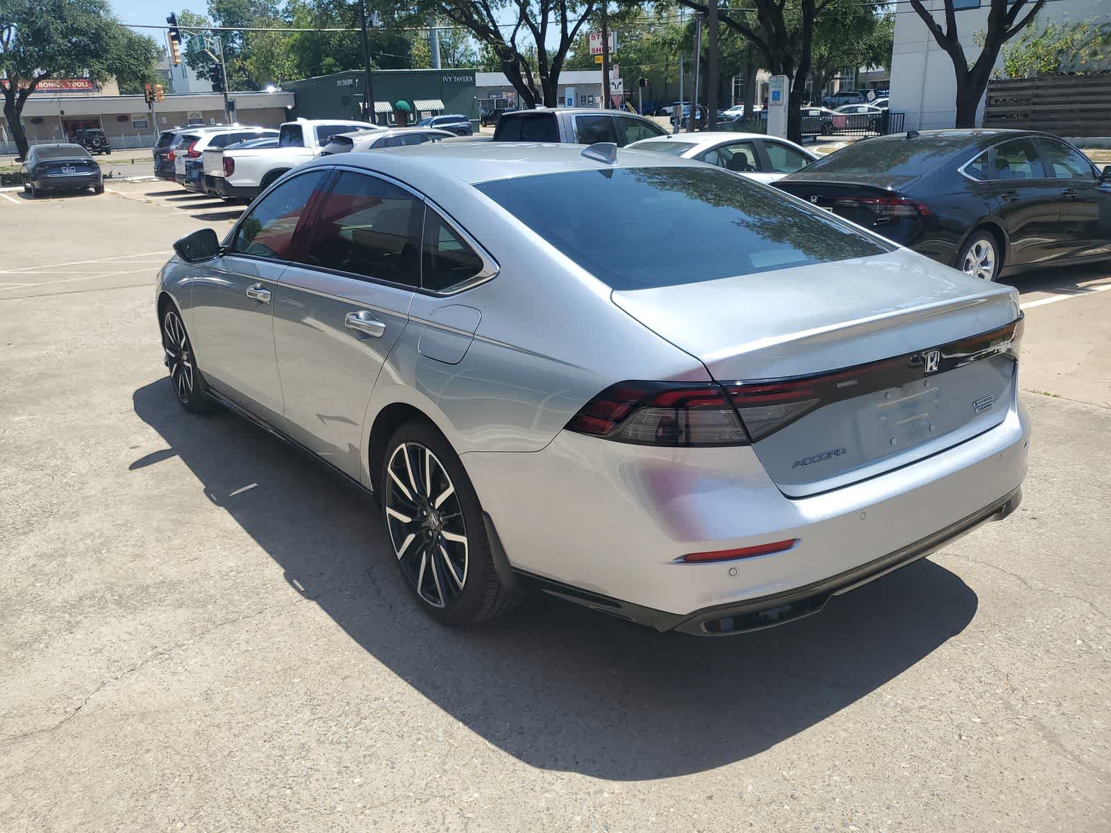 Used 2024 Honda Accord Touring image 4