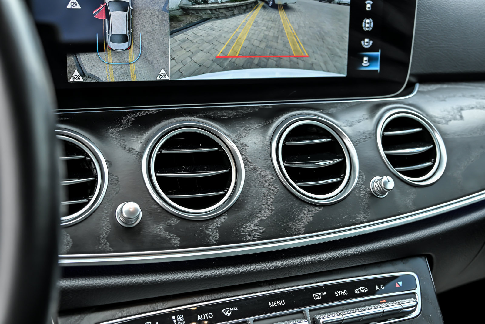 Used 2023 Mercedes-Benz E 350 4MATIC Sedan image 35