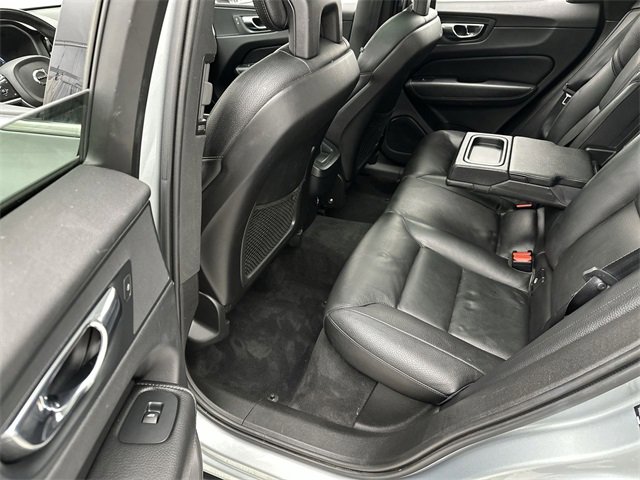 Used 2018 Volvo XC60 T6 Momentum w/ Convenience Package image 23