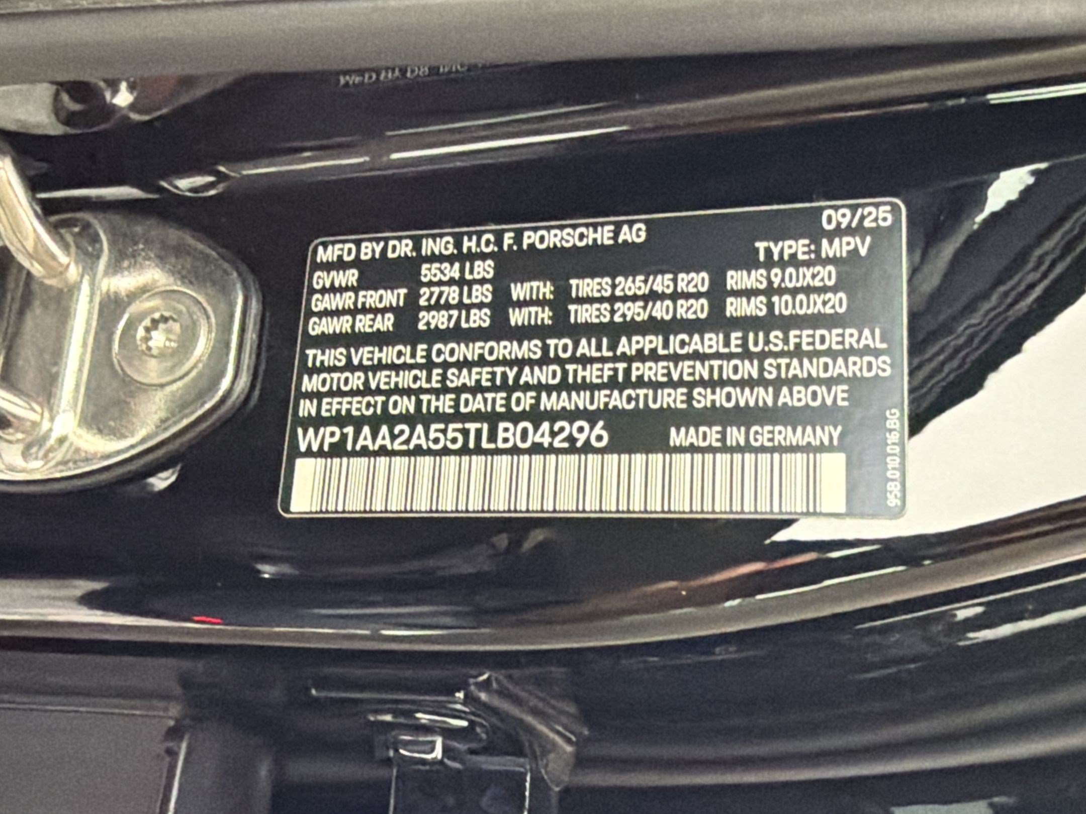 Certified 2026 Porsche Macan AWD/4WD image 21