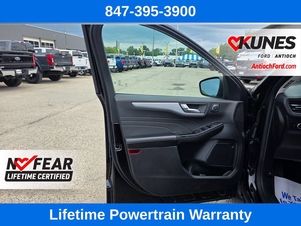 Certified 2025 Ford Escape Platinum AWD/4WD image 17