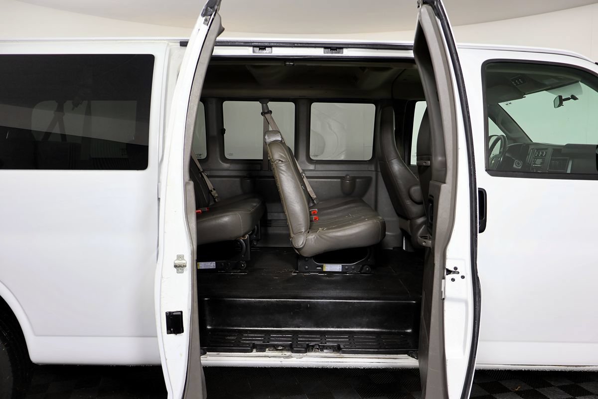 Used 2016 Chevrolet Express 3500 LS RWD image 30