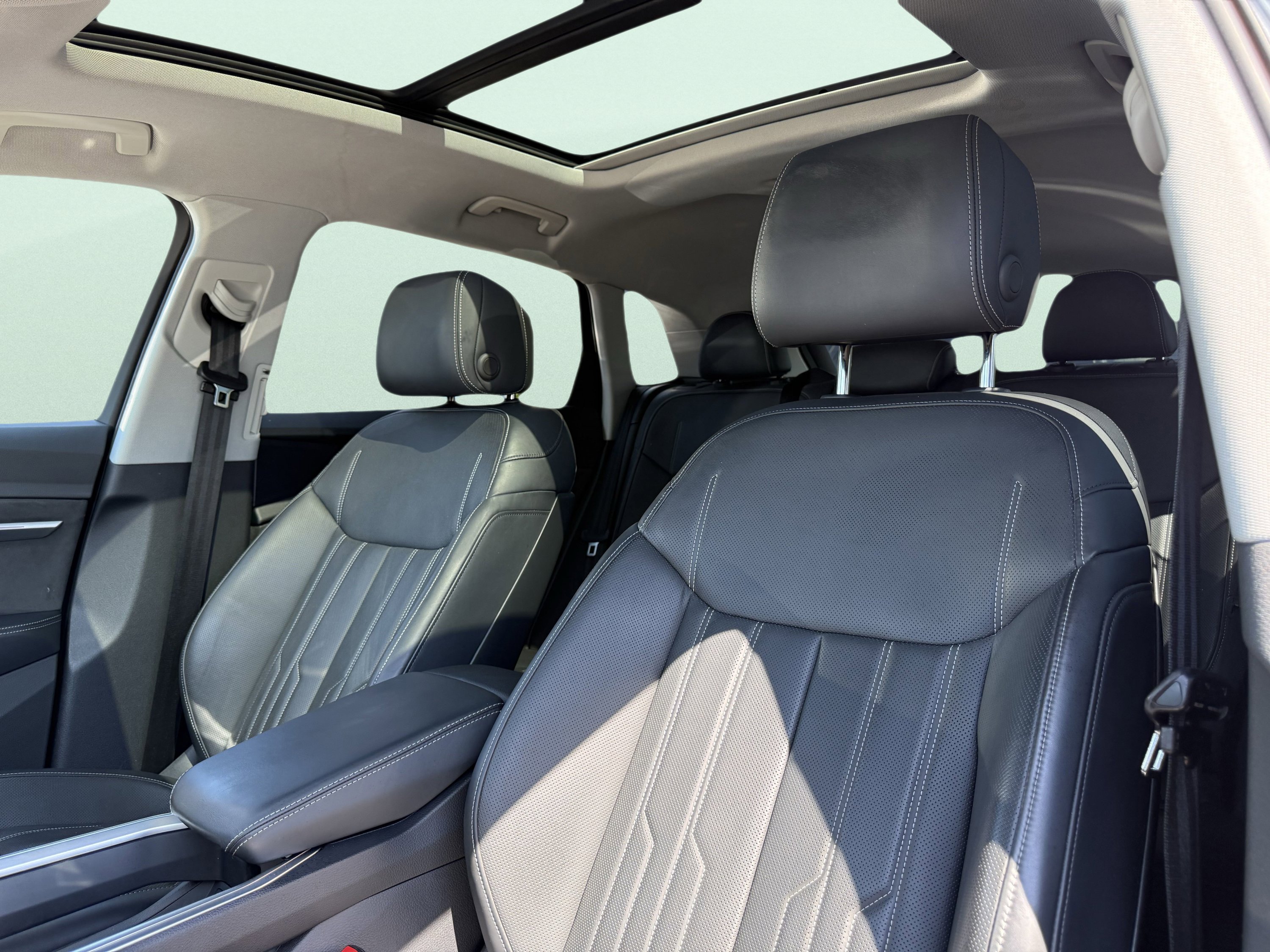 Used 2019 Audi e-tron Prestige w/ Prestige Package image 32