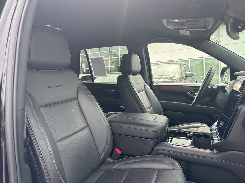 Used 2025 GMC Yukon Denali AWD/4WD image 19