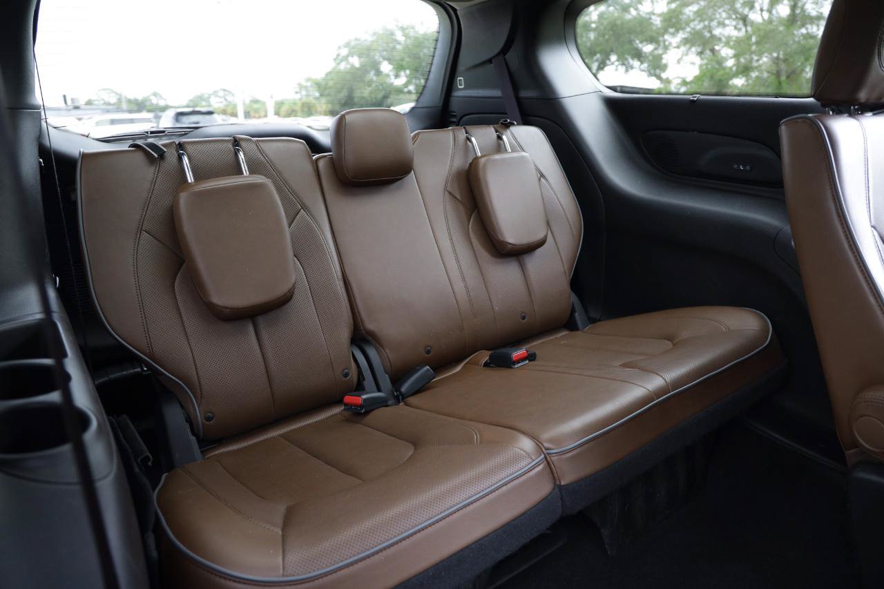 Used 2017 Chrysler Pacifica Limited w/ Advanced Safetytec Group FWD image 26