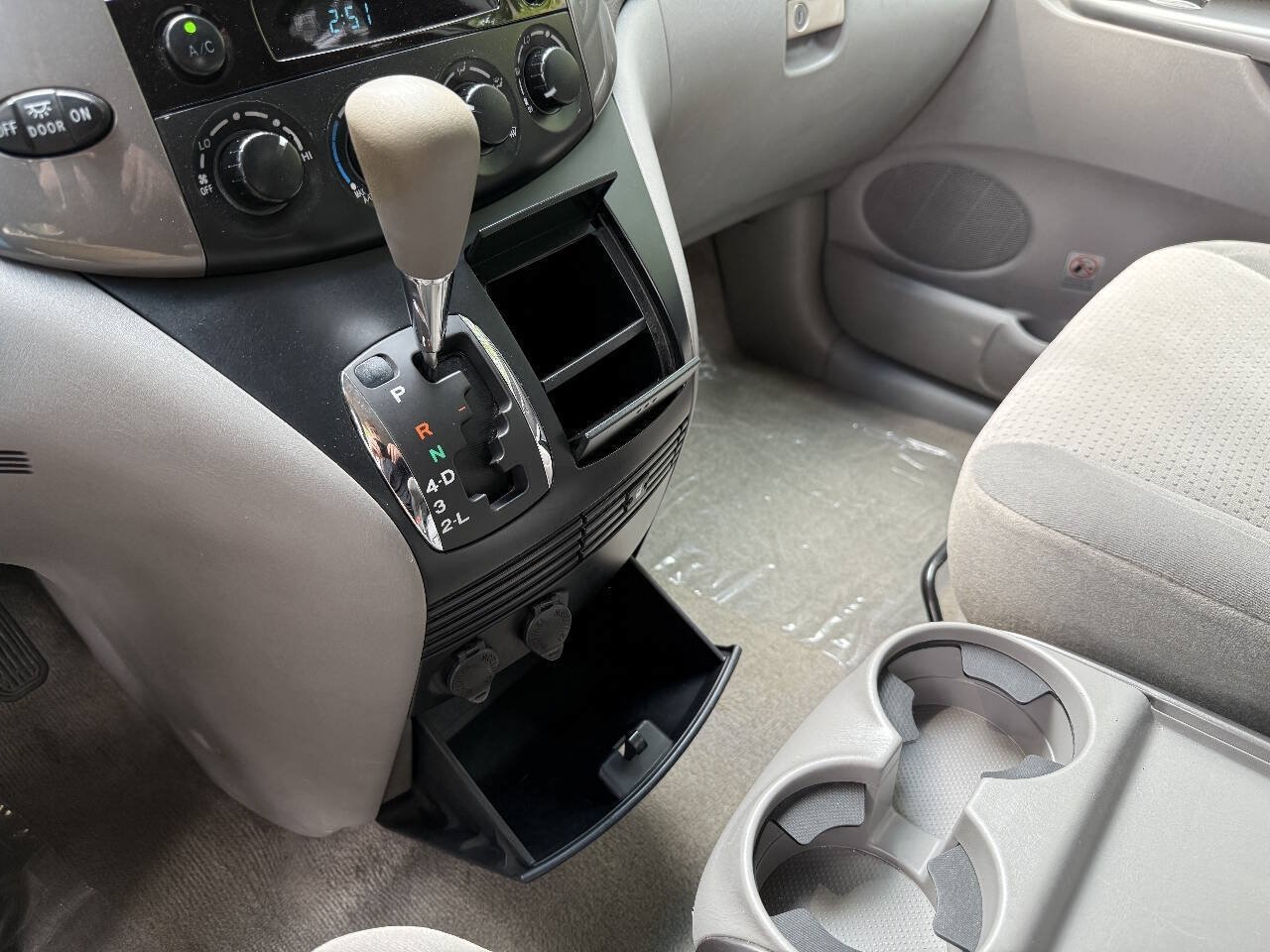 Used 2010 Toyota Sienna LE FWD image 24