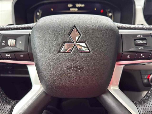 Used 2025 Mitsubishi Outlander SEL image 24