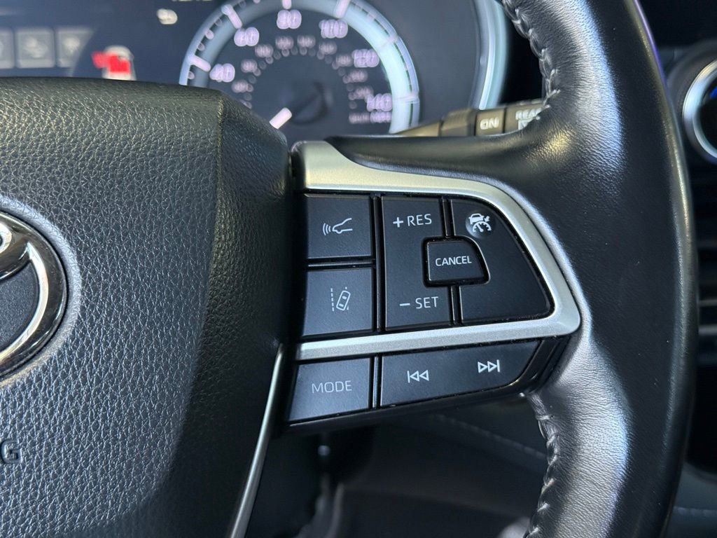 Certified 2023 Toyota Highlander XLE image 26